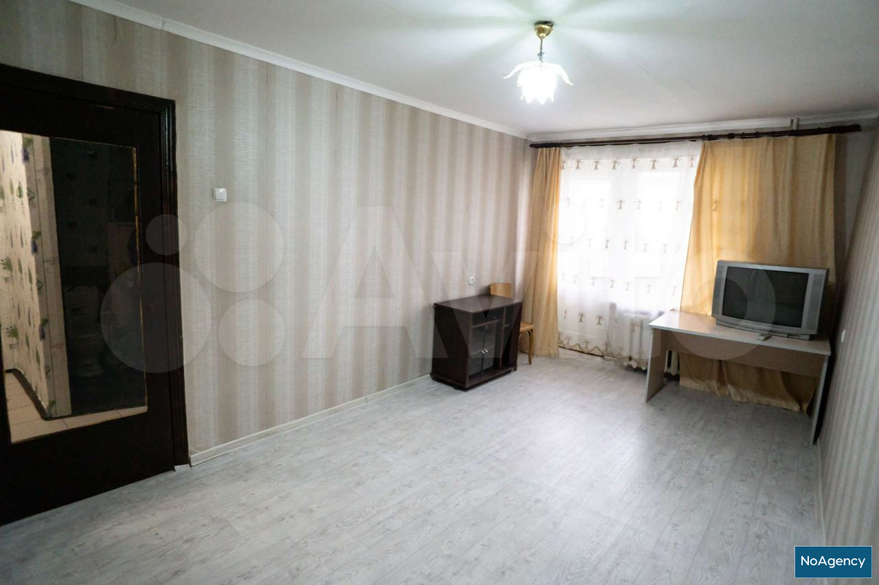 Снять 1-к. квартира, 30 м², 1/5 эт. в Симферополе на длительный срок возле  60 лет Октября за 17500 рублей без посредников